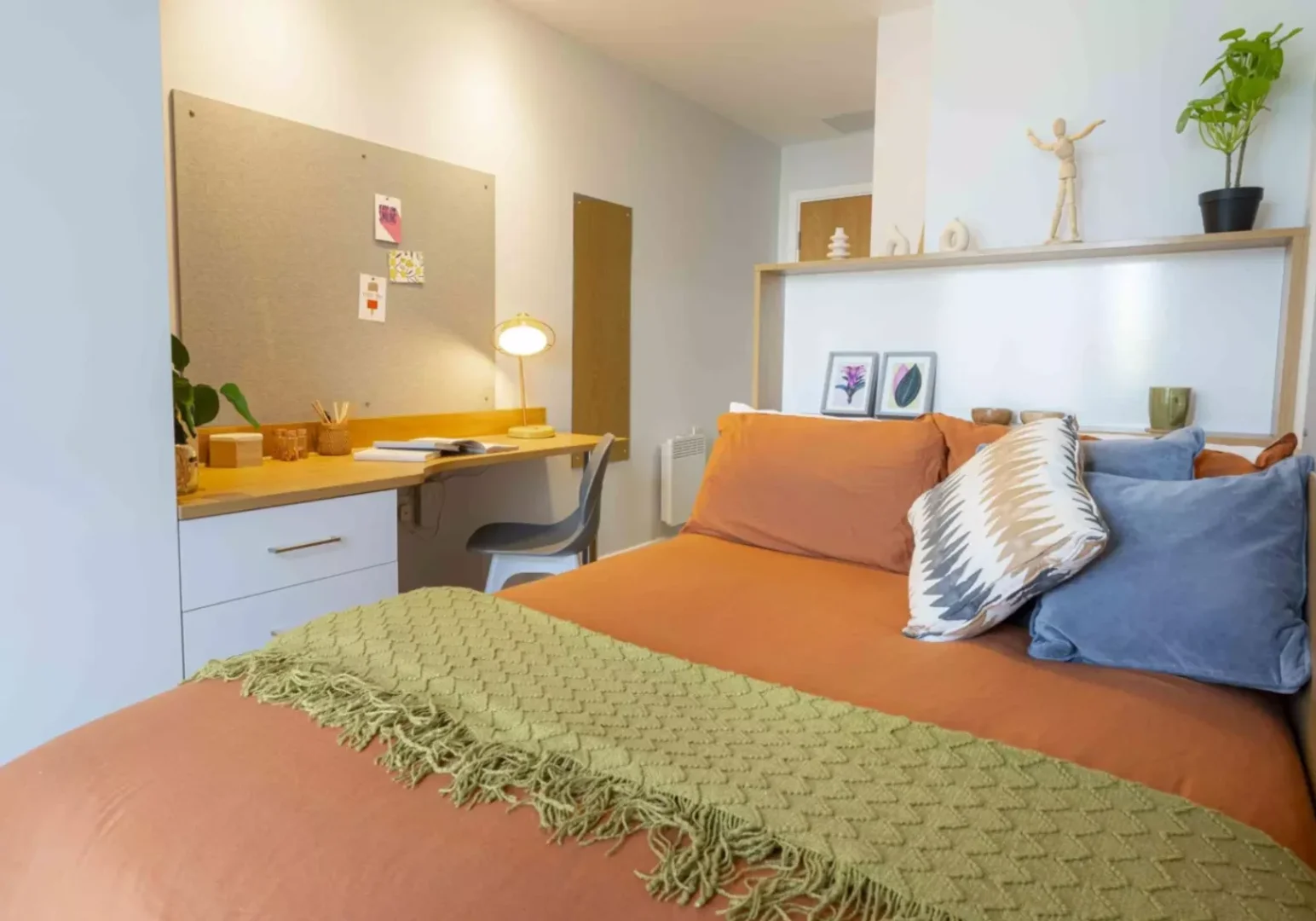 Quarto de estudante económico com localização conveniente em 