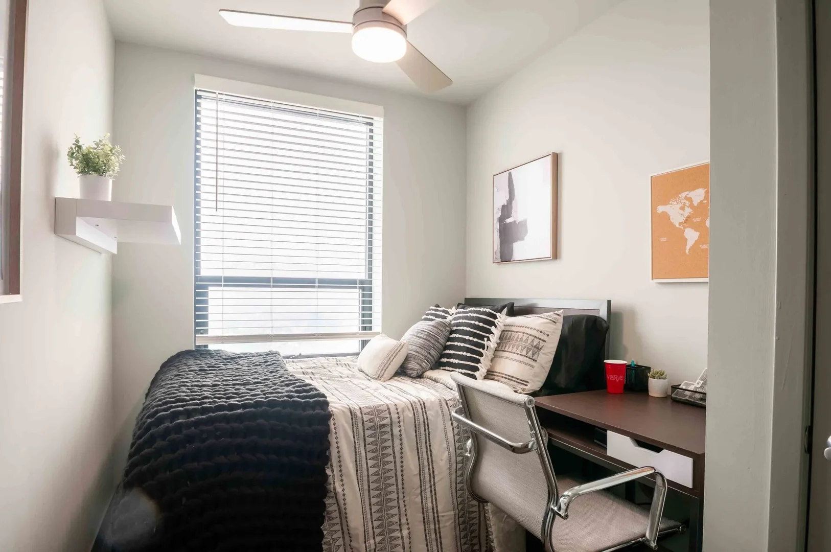Student-friendly studio with excellent transport links in 