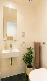 Habitación privada en residencia en Rhodaus Town, Canterbury CT1 2RJ, United Kingdom        , imagen 6 de 20