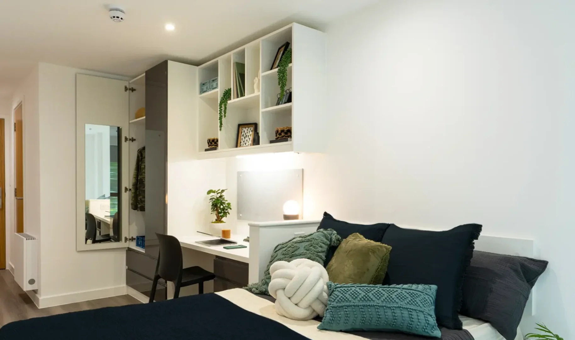 Habitación para estudiantes en  con área de estudio y facilidades compartidas