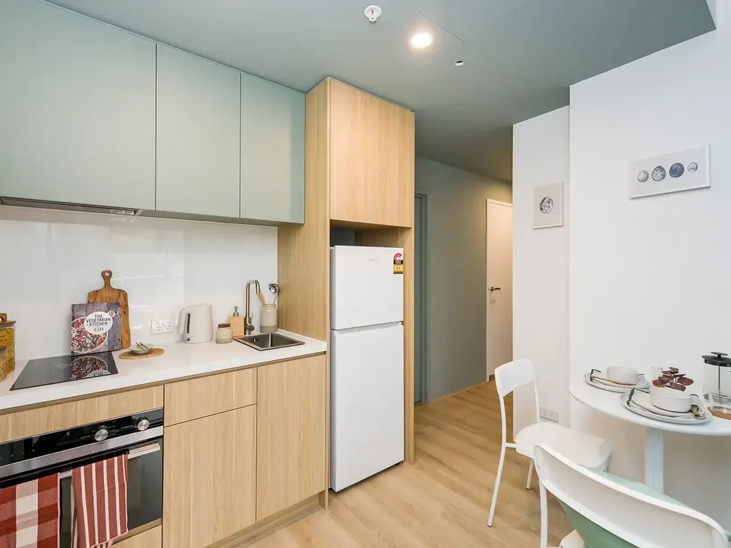 Chic studio apartment near campus in 