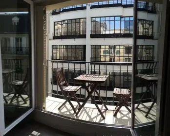 Studio at Rue Brunel, 16, image 1 of 18