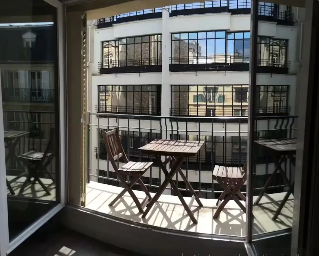 Modern student studio with complete amenities in 