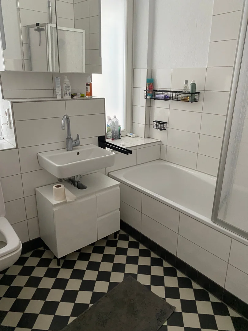 'de öğrenci dairesinde, tamamen mobilyalı kiralık oda