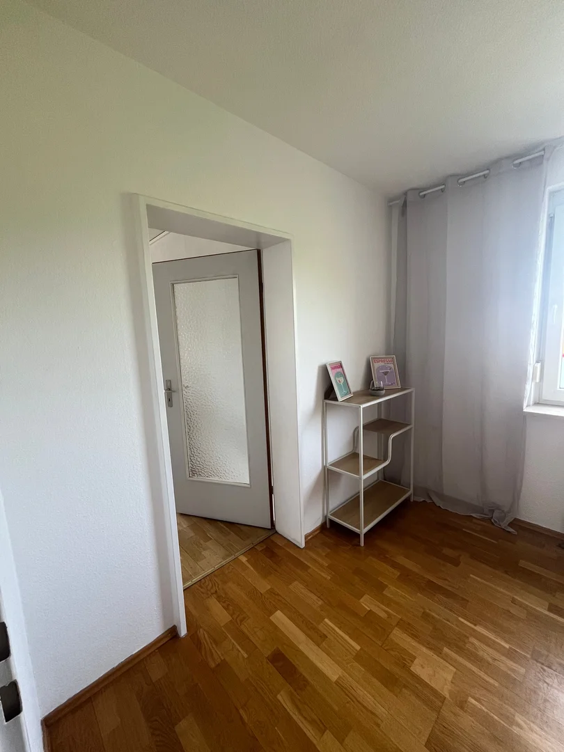 Comfortable and spacious student room in 