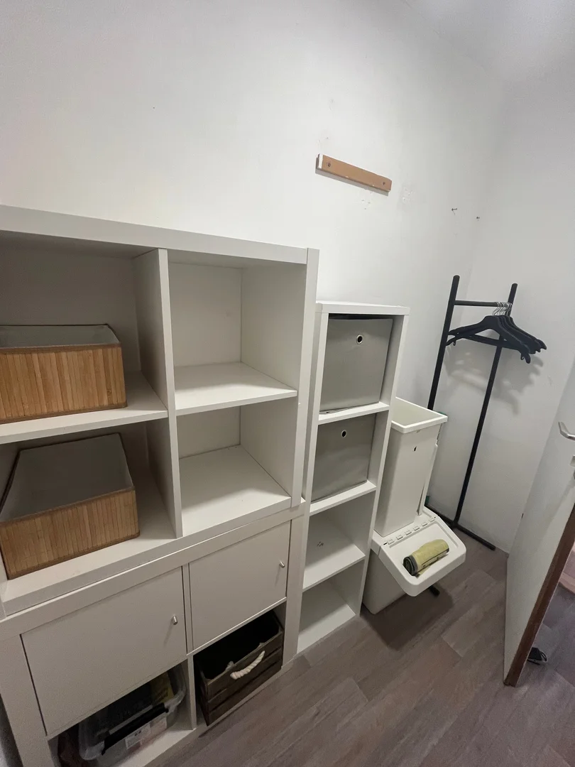 Affordable room for students with ample lighting in 