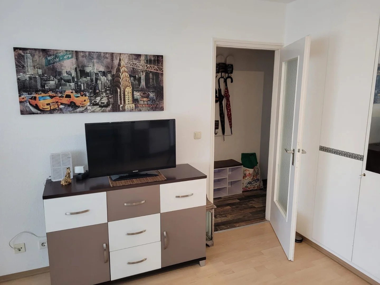Economical student room with convenient location in 