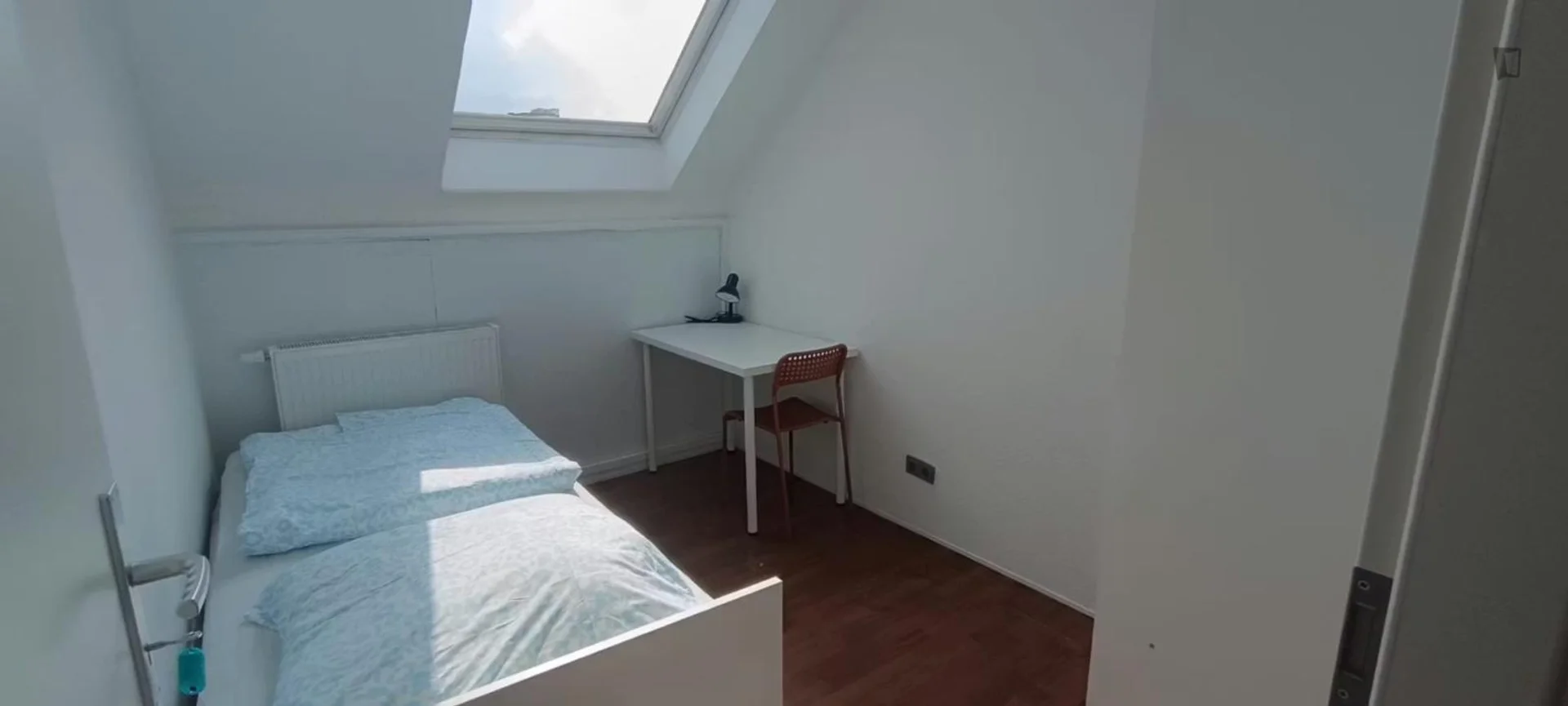 Budget-friendly student room close to campus in 