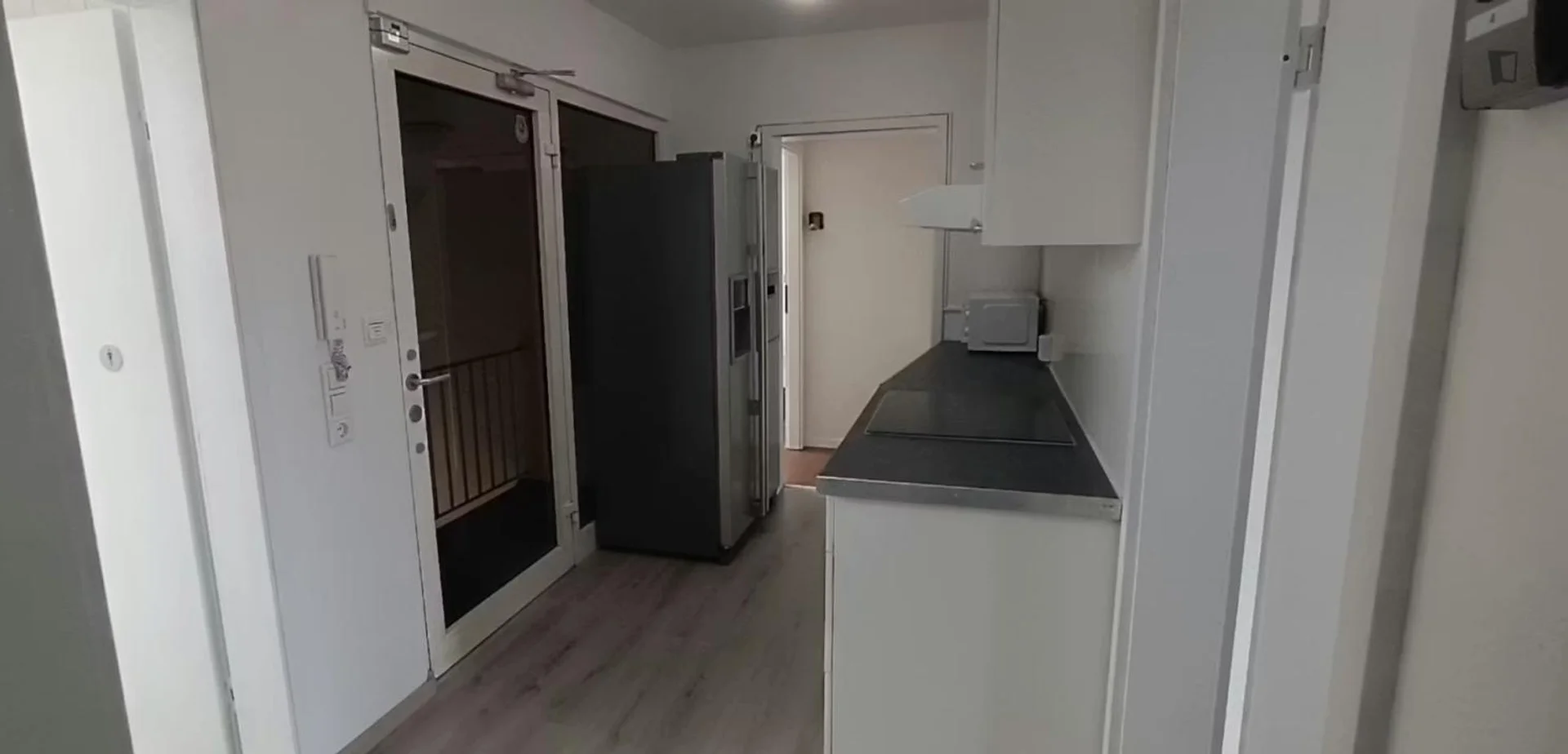Room for rent in student apartment in , fully furnished