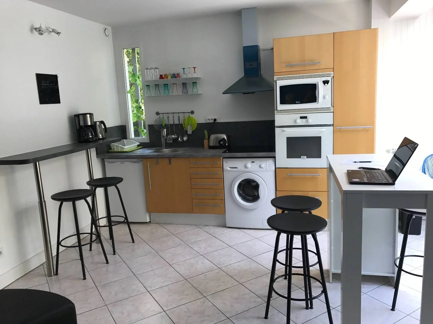 Chambre abordable pour les étudiants avec un bon éclairage dans 
