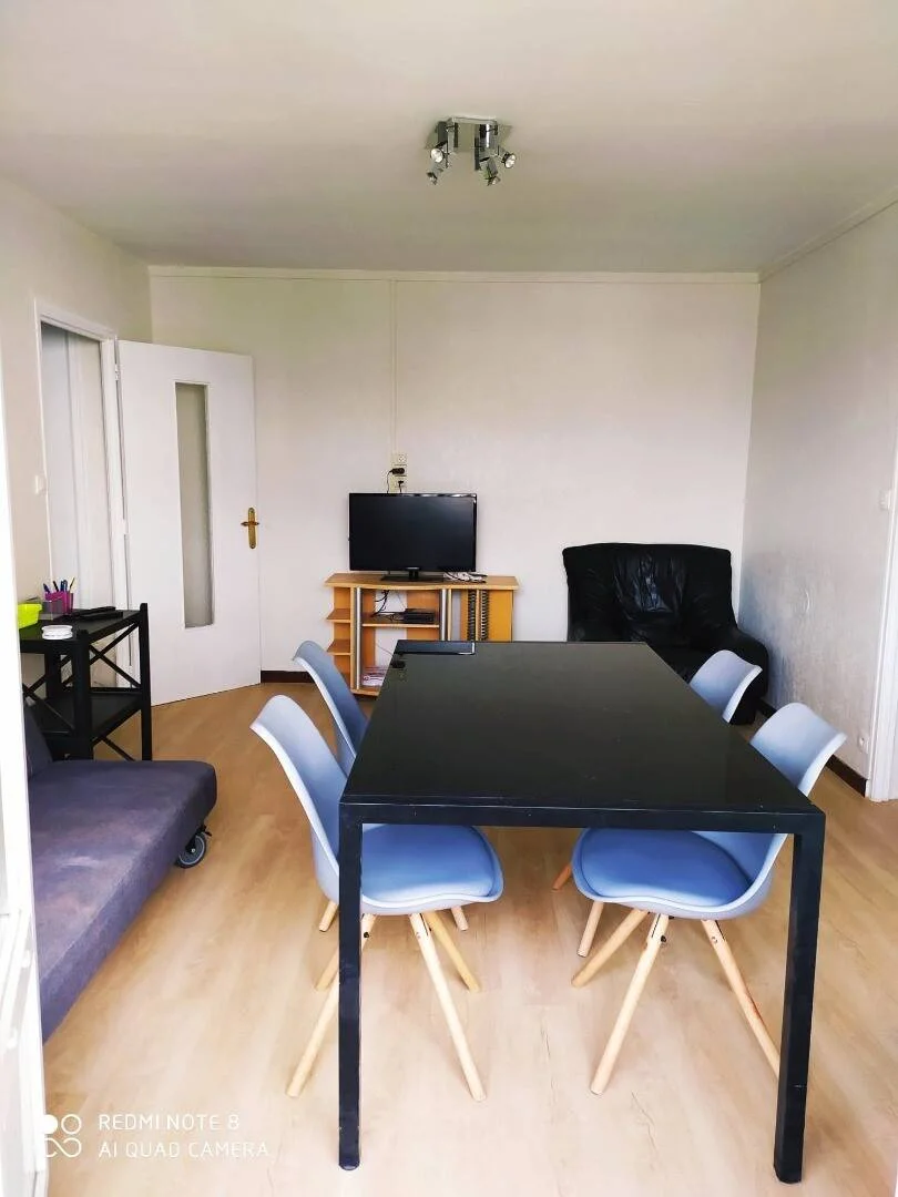 Chambre d'étudiant fonctionnelle parfaite pour étudier dans 