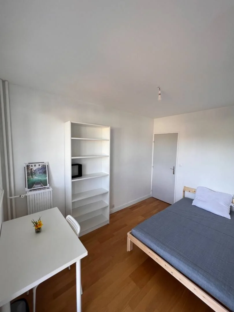 Zimmer in Studentenwohnung in  zu vermieten, voll möbliert