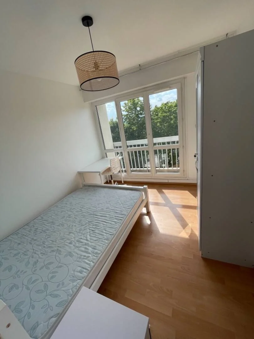 Room for rent in student apartment in , fully furnished