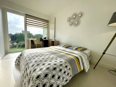 Quarto barato em {area}