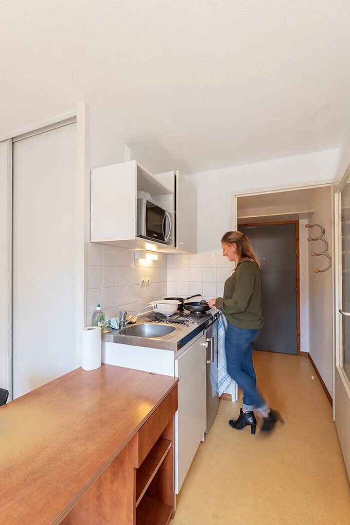 Budget-friendly student room close to campus in 
