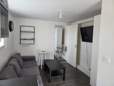 Evin tamamı konumu Frejavägen 12, 1 7 görüntüsü