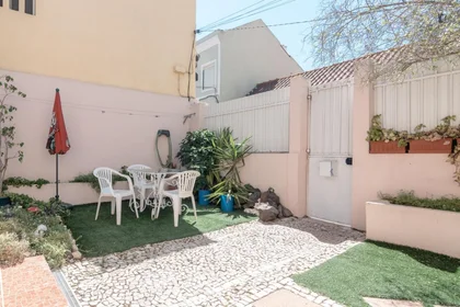 Quarto privado em Calçada da Quintinha, imagem 11 de 13