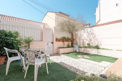 Quarto privado em Calçada da Quintinha, imagem 12 de 13
