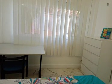 Quarto privado em Calçada da Quintinha, imagem 4 de 13
