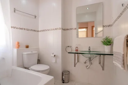 Quarto privado em Calçada da Quintinha, imagem 10 de 13