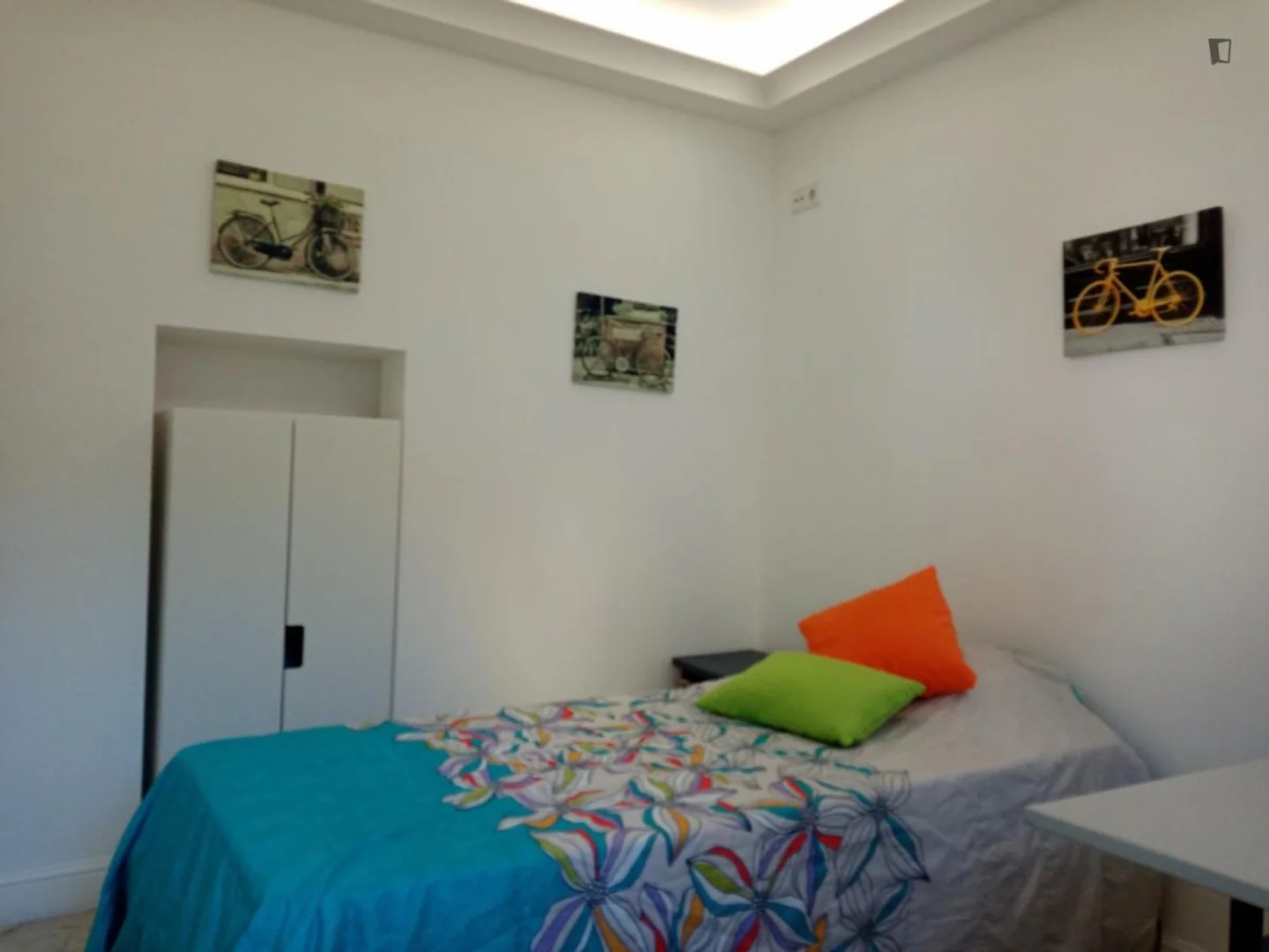 Habitación estudiantil económica cerca del campus en 
