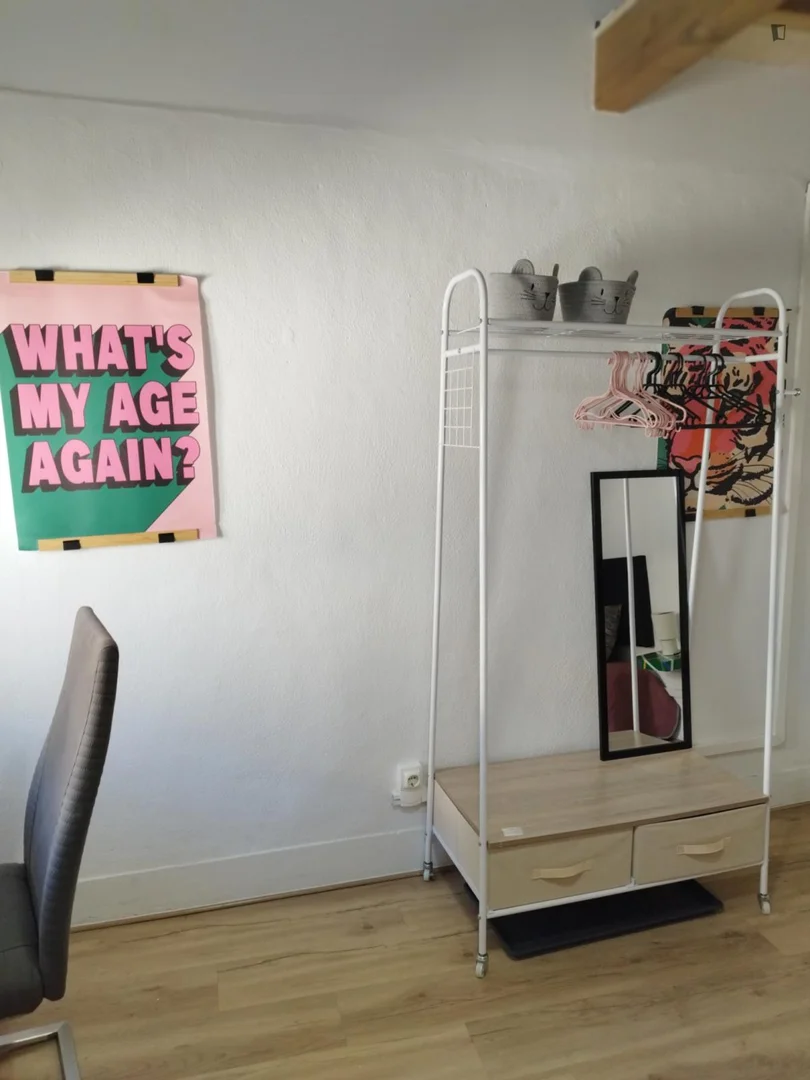 Chambre d'étudiant économique avec emplacement pratique dans 