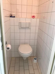 Stanza condivisa in Kolonnenstraße, immagine 14 di 19