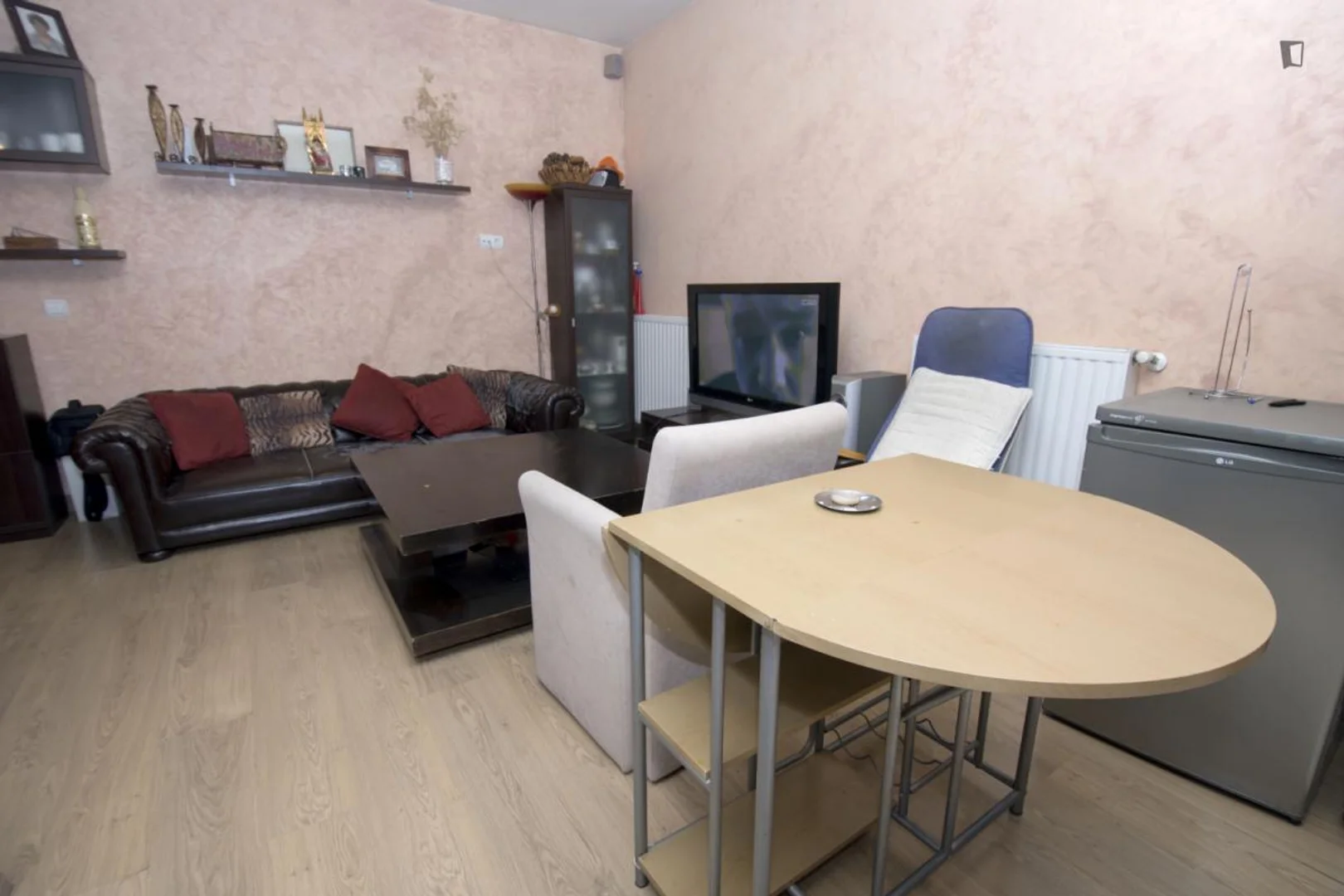 Habitación estudiantil económica cerca del campus en