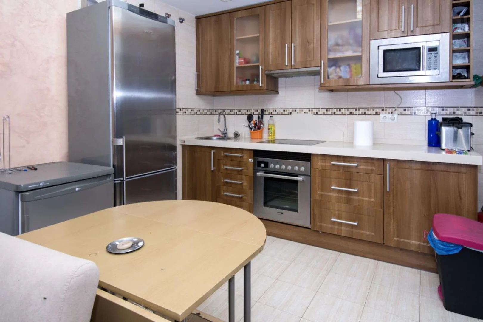Habitación estudiantil amplia y cómoda en