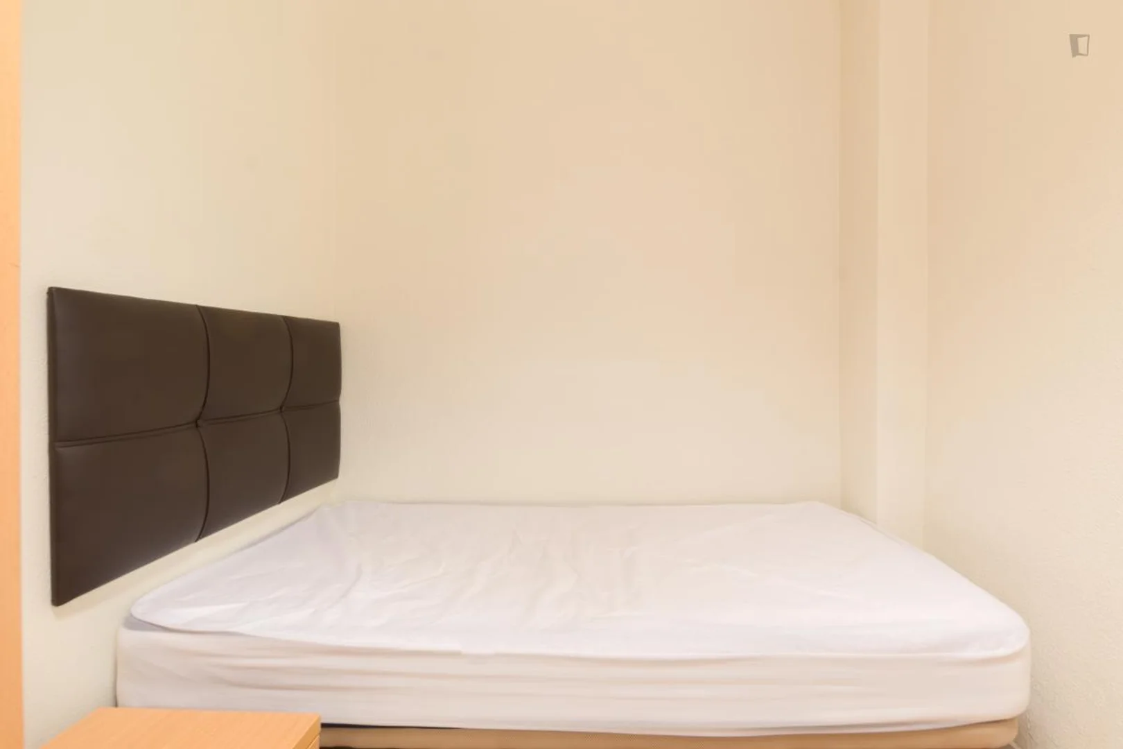 Quarto de estudante económico perto do campus em