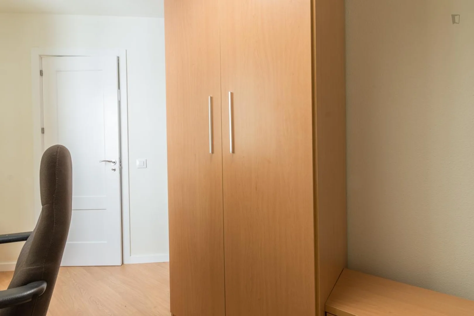 Quarto de estudante económico com localização conveniente em