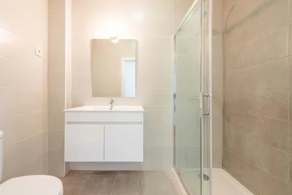 Habitación privada en Escadinhas da Saúde 6, Lisbon. Portugal, imagen 3 de 6