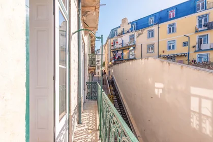 Habitación privada en Escadinhas da Saúde 6, Lisbon. Portugal, imagen 6 de 6