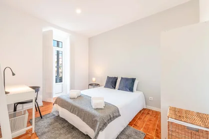 Habitación privada en Escadinhas da Saúde 6, Lisbon. Portugal, imagen 1 de 6