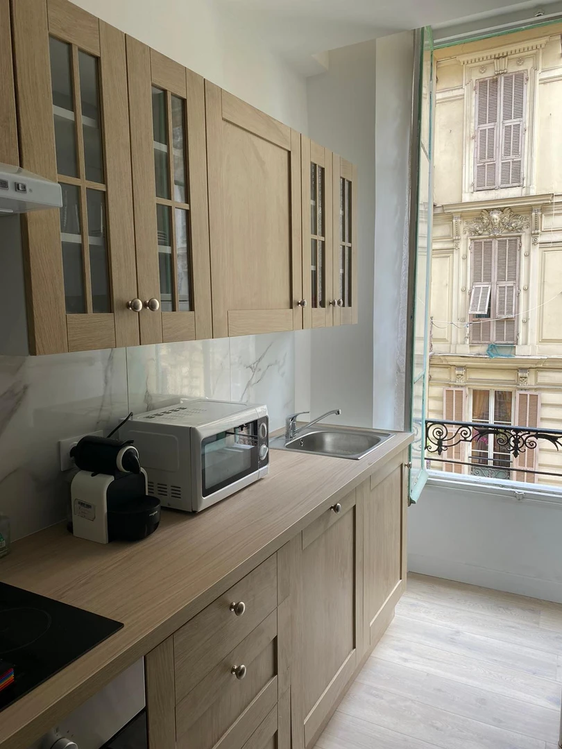Alquiler de habitación en piso compartido en Niza