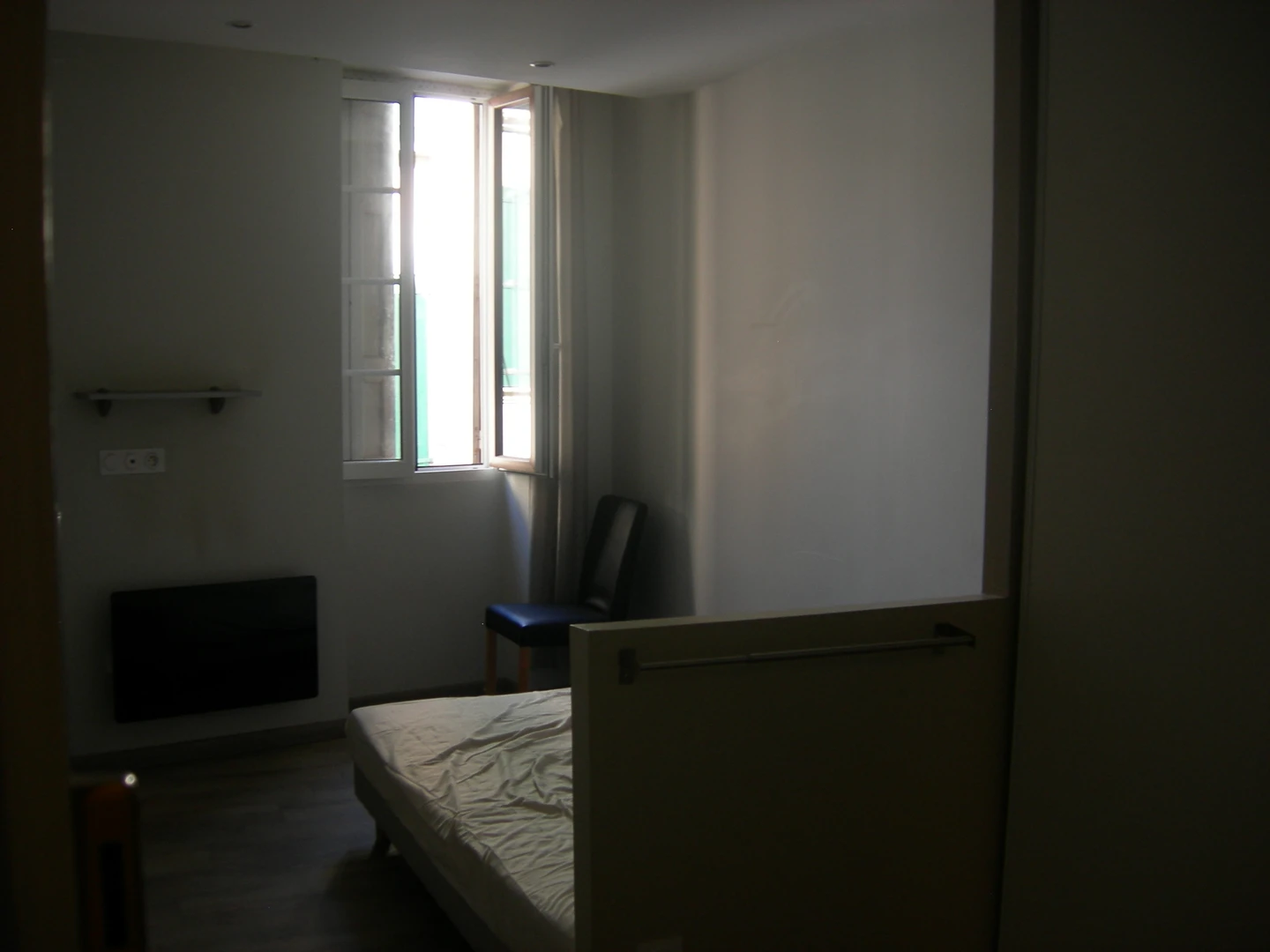 Quarto para alugar com cama de casal em Perpignan