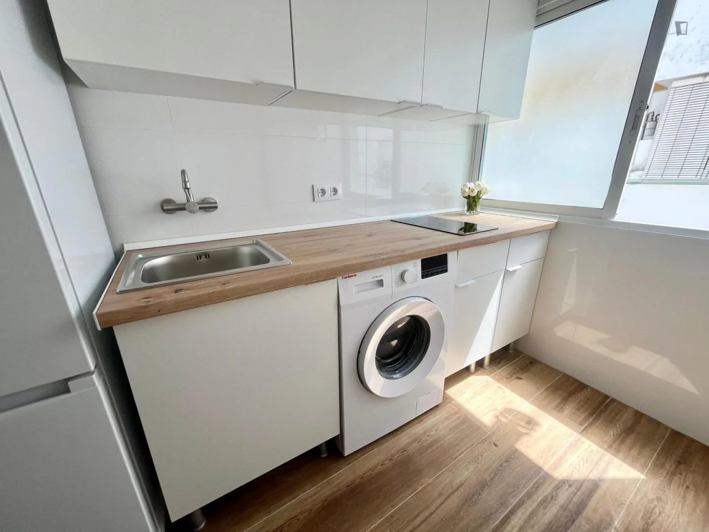 Room for rent in student apartment in , fully furnished