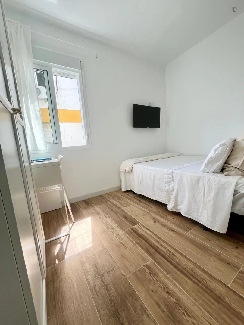 Functional student room perfect for studying in 
