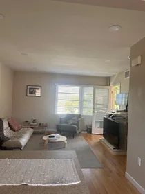 Entire apartment at Elkgrove Avenue 1026 - Unit 4, image 1 of 14
