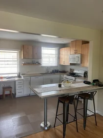Entire apartment at Elkgrove Avenue 1026 - Unit 4, image 5 of 14