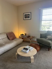 Entire apartment at Elkgrove Avenue 1026 - Unit 4, image 6 of 14