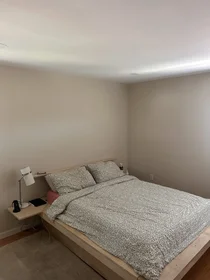 Entire apartment at Elkgrove Avenue 1026 - Unit 4, image 7 of 14