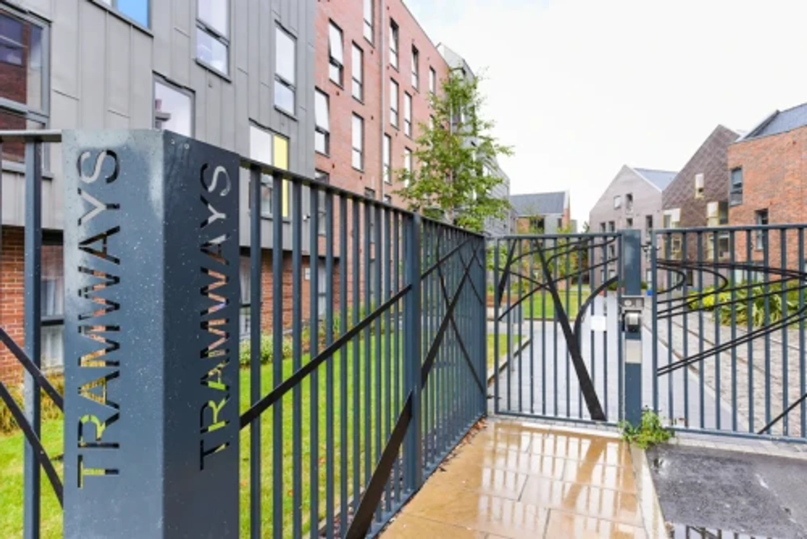 Habitación estudiantil funcional perfecta para estudiar en 