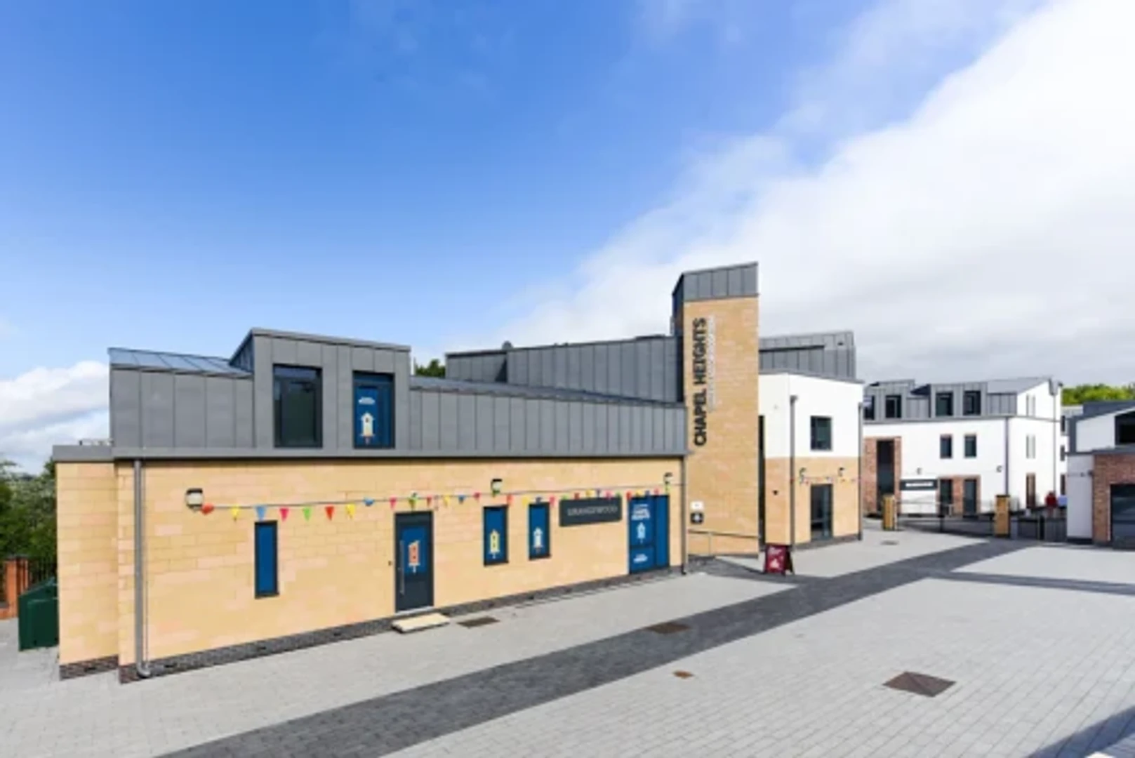 Quarto de estudante em  com área de estudo e instalações partilhadas