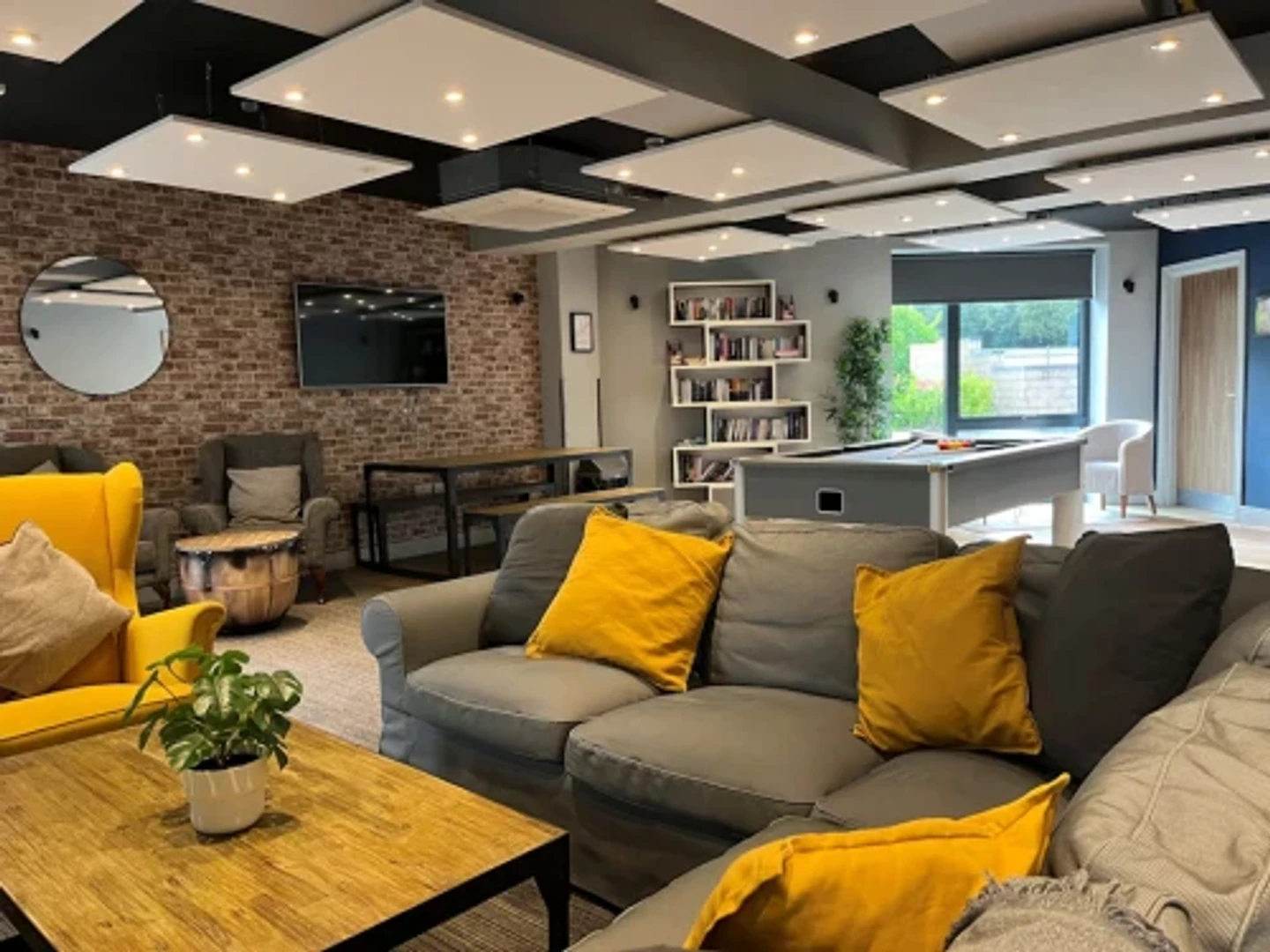 Quarto de estudante em  com área de estudo e instalações partilhadas