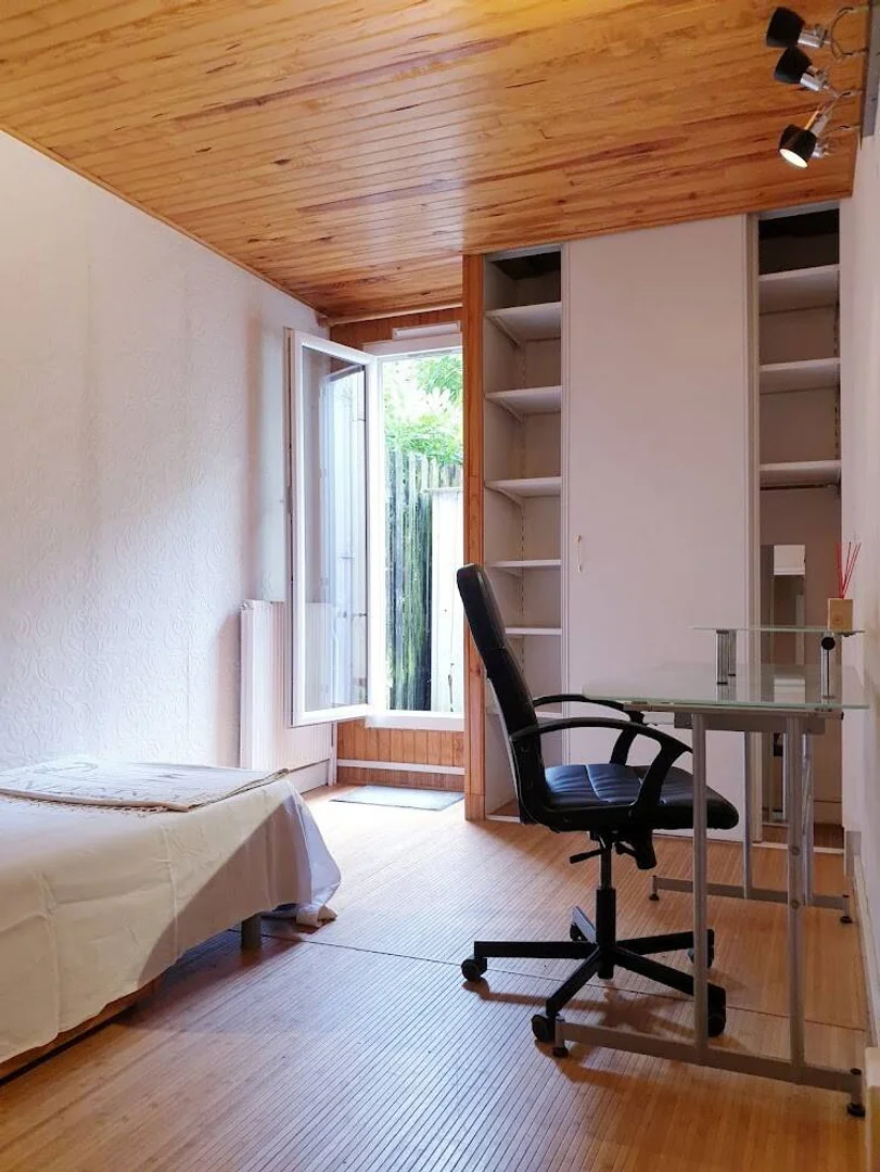 Zimmer in Studentenwohnung in  zu vermieten, voll möbliert
