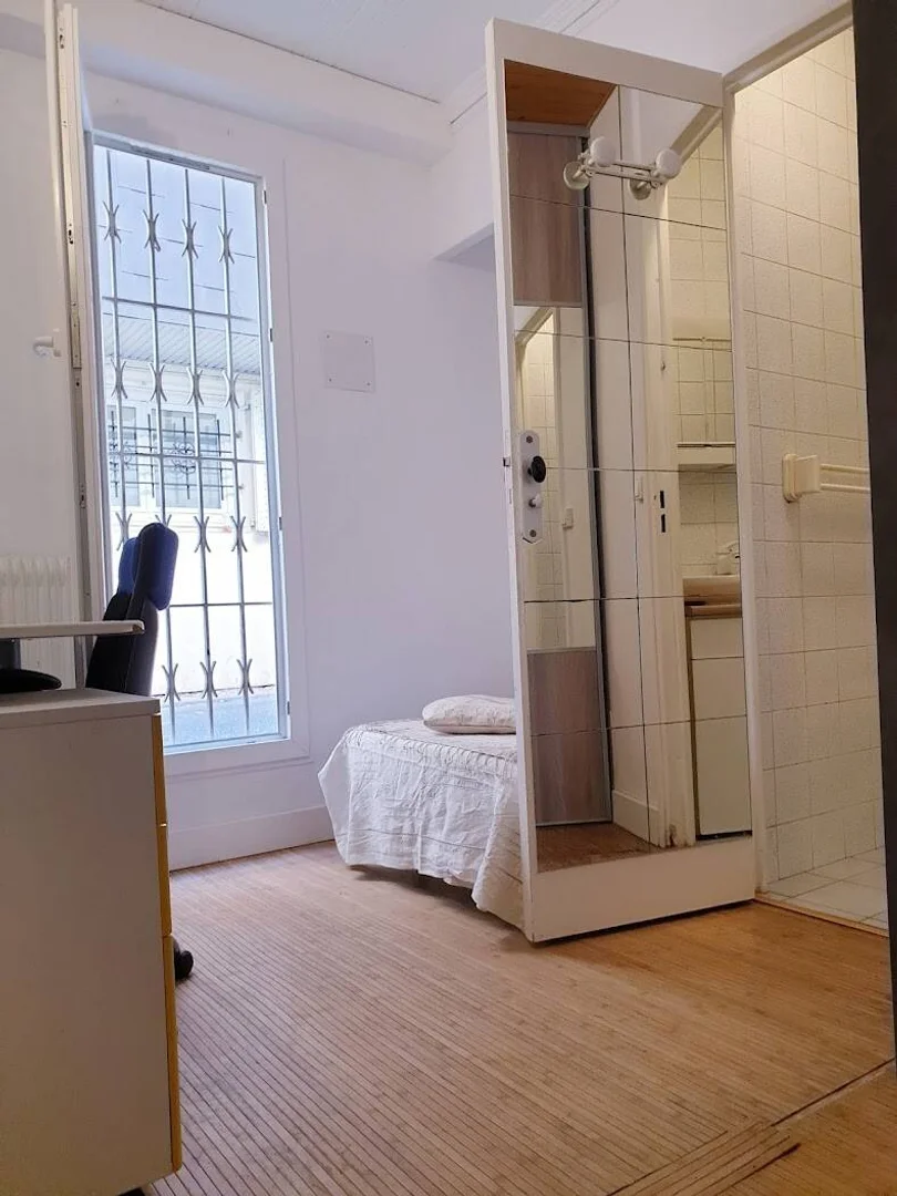Komfortables und geräumiges Studentenzimmer in 
