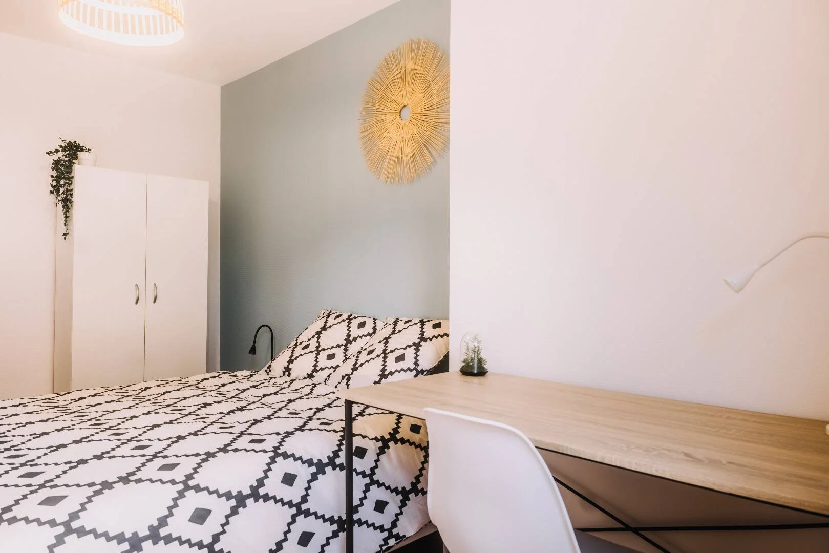 Funktionelles Studentenzimmer perfekt zum Studieren in 