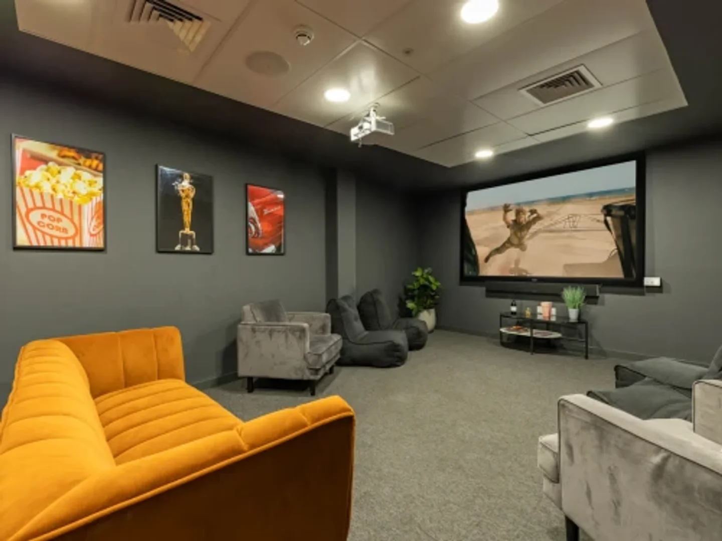 Cozy room for students available in 