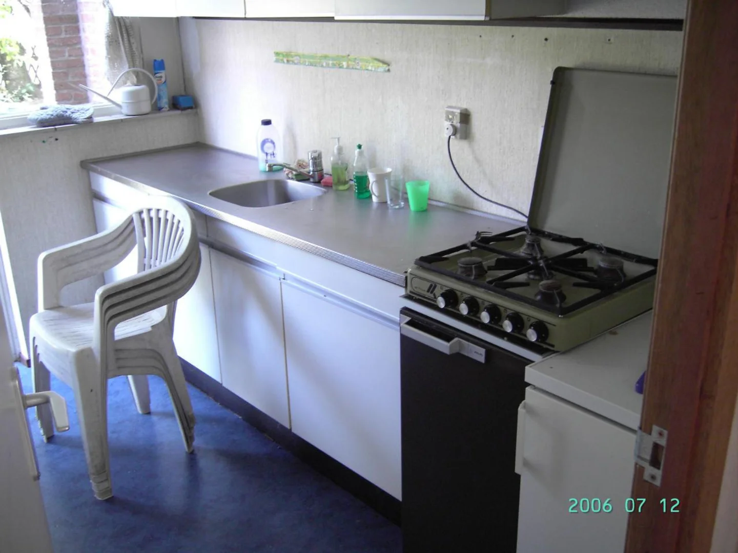 'de öğrenci dairesinde, tamamen mobilyalı kiralık oda